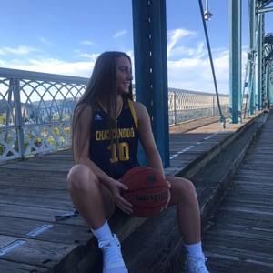 Meet your Posher, Dena